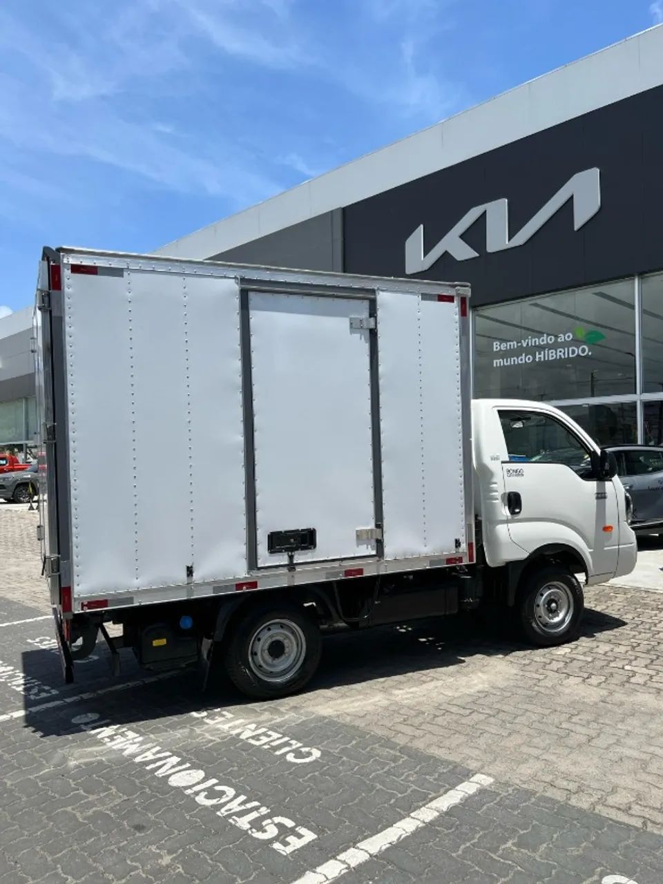Kia Bongo 2025 com Ar e Baú - Foto 3