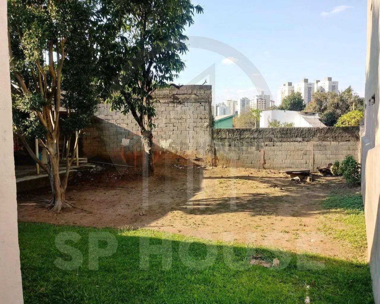Terreno a venda, no Jabaquara, com 4 casas gerando renda, com 585m²
