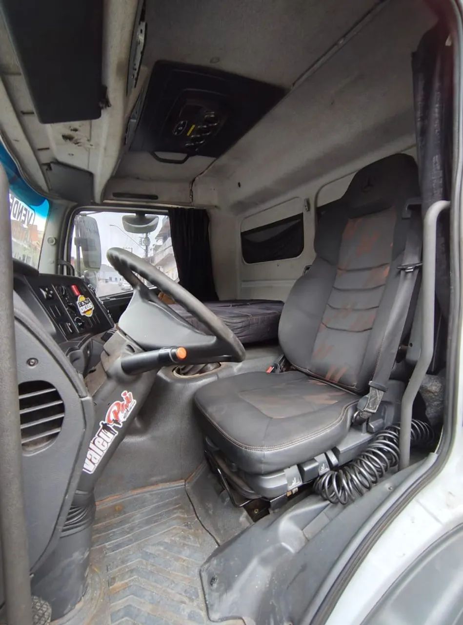 Atego 1726 6x2 ano 2021 - Foto 9