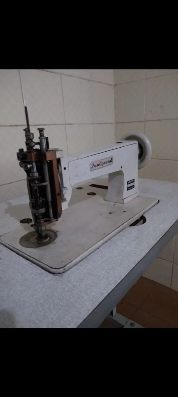 Máquina de bordar Cornely 