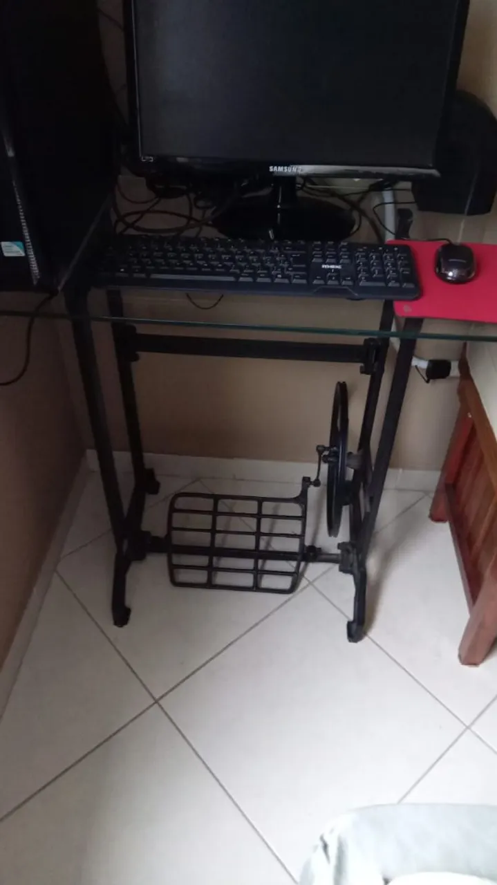 Mesa de vidro pé máquina de costura