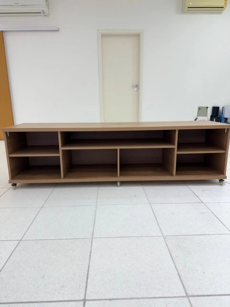 Rack de TV Moderno em Madeira - Ótimo Estado