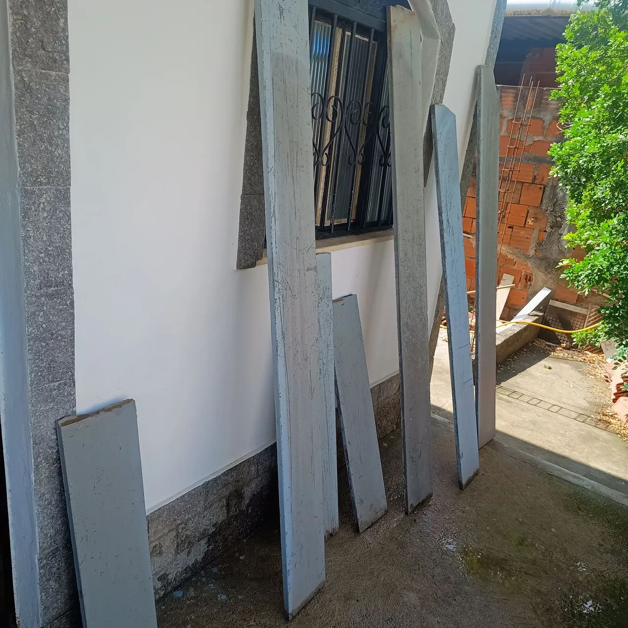 Pedras de ardósia de dois metros e menores 