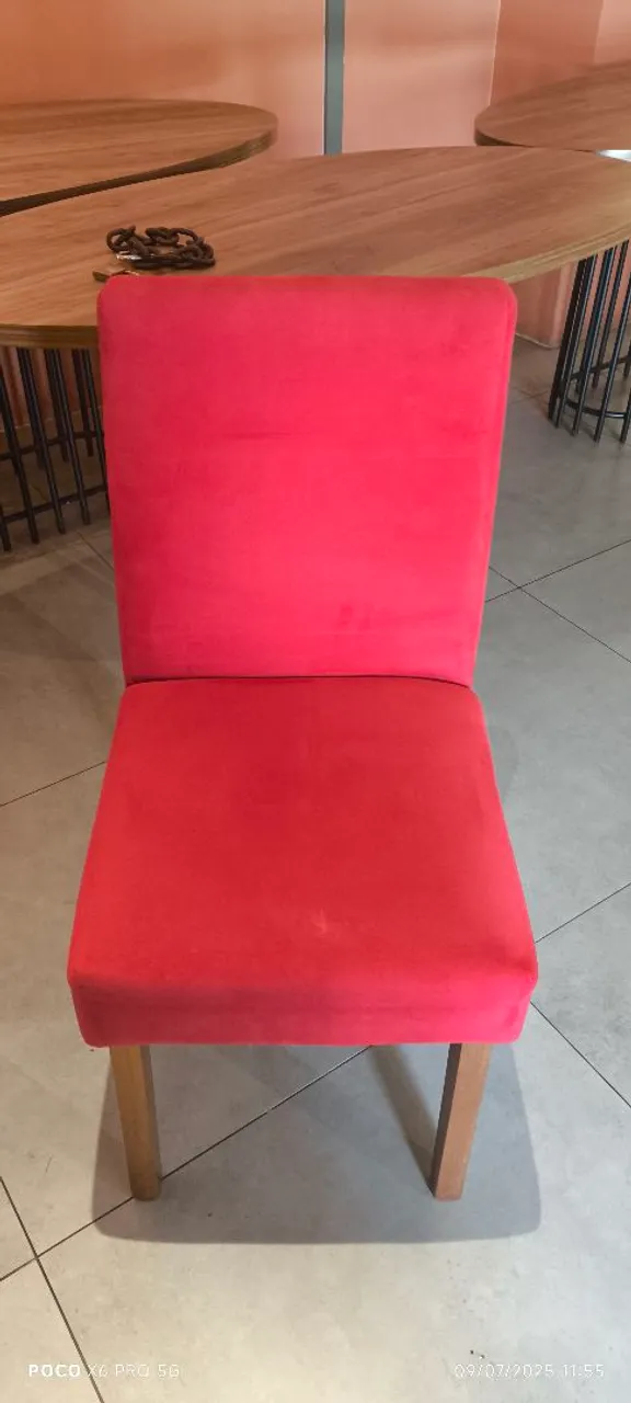 Cadeira Vermelha Estofada