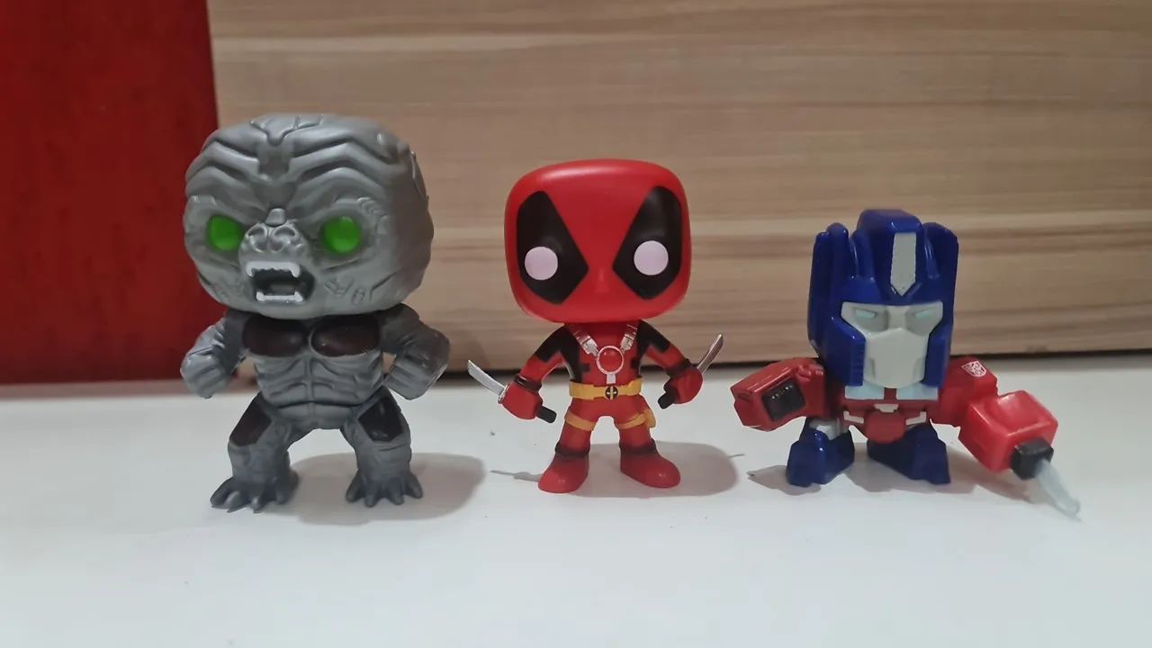 Optimus Primal e Deadpool 