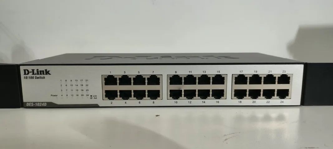 Switch D-Link DES-1024D 24 Portas Fast Ethernet 10/100 Mbps