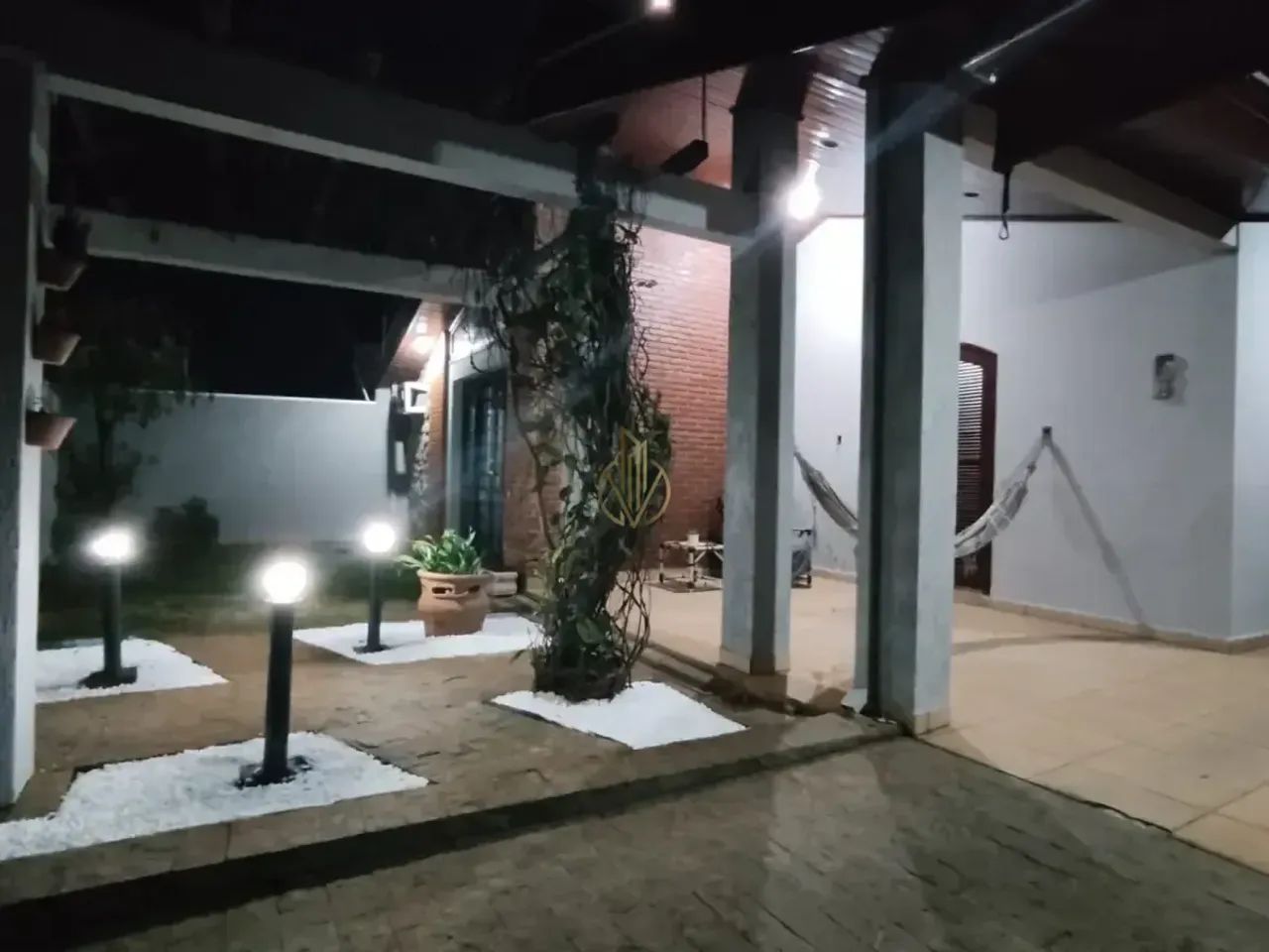 Casa com 3 dormitórios à venda com 179,98m² no Jardim Planalto Verde