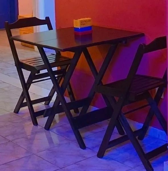 Conjunto mesa dobravel + 2 cadeiras