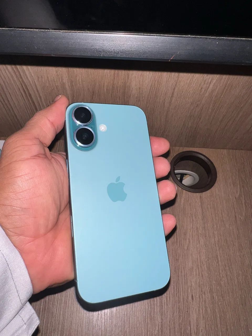 Vendo iPhone 16 com apenas três meses de uso - Foto 4