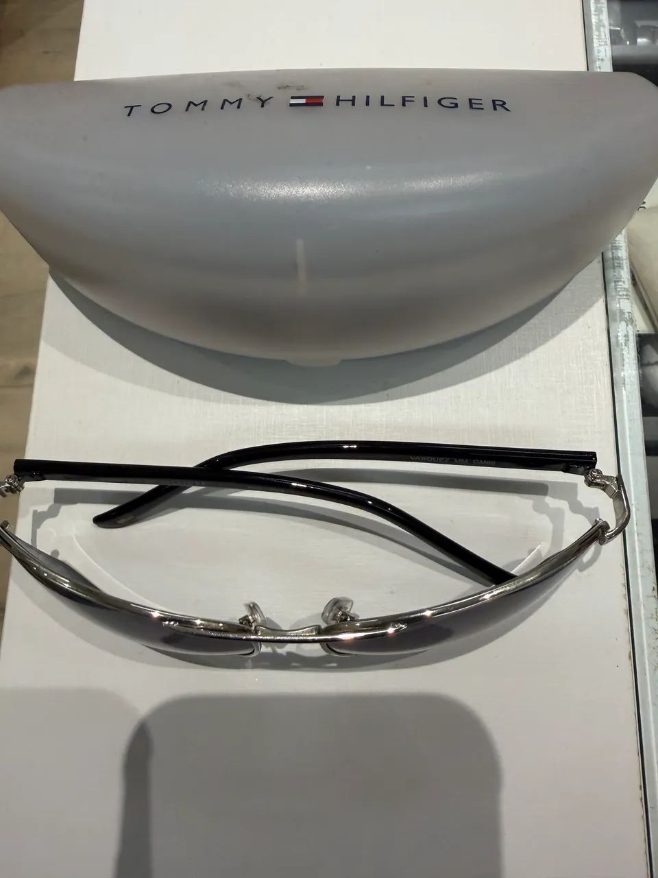 Óculos Tommy Hilfiger original novo  - Foto 3