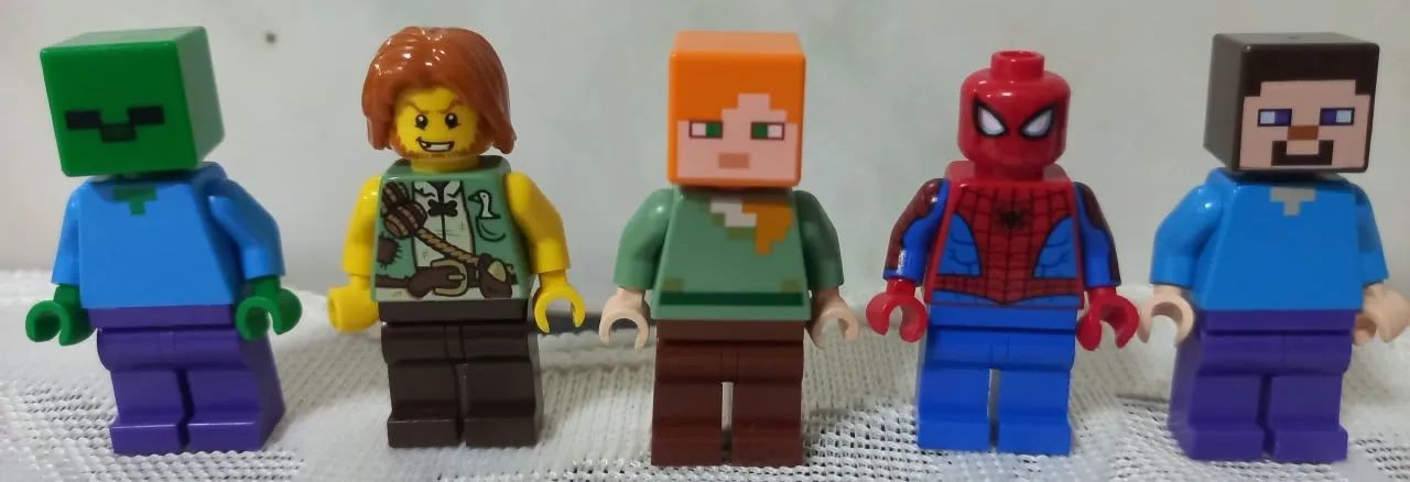 Kit M com 5 minifigures (bonequinhos) Lego original