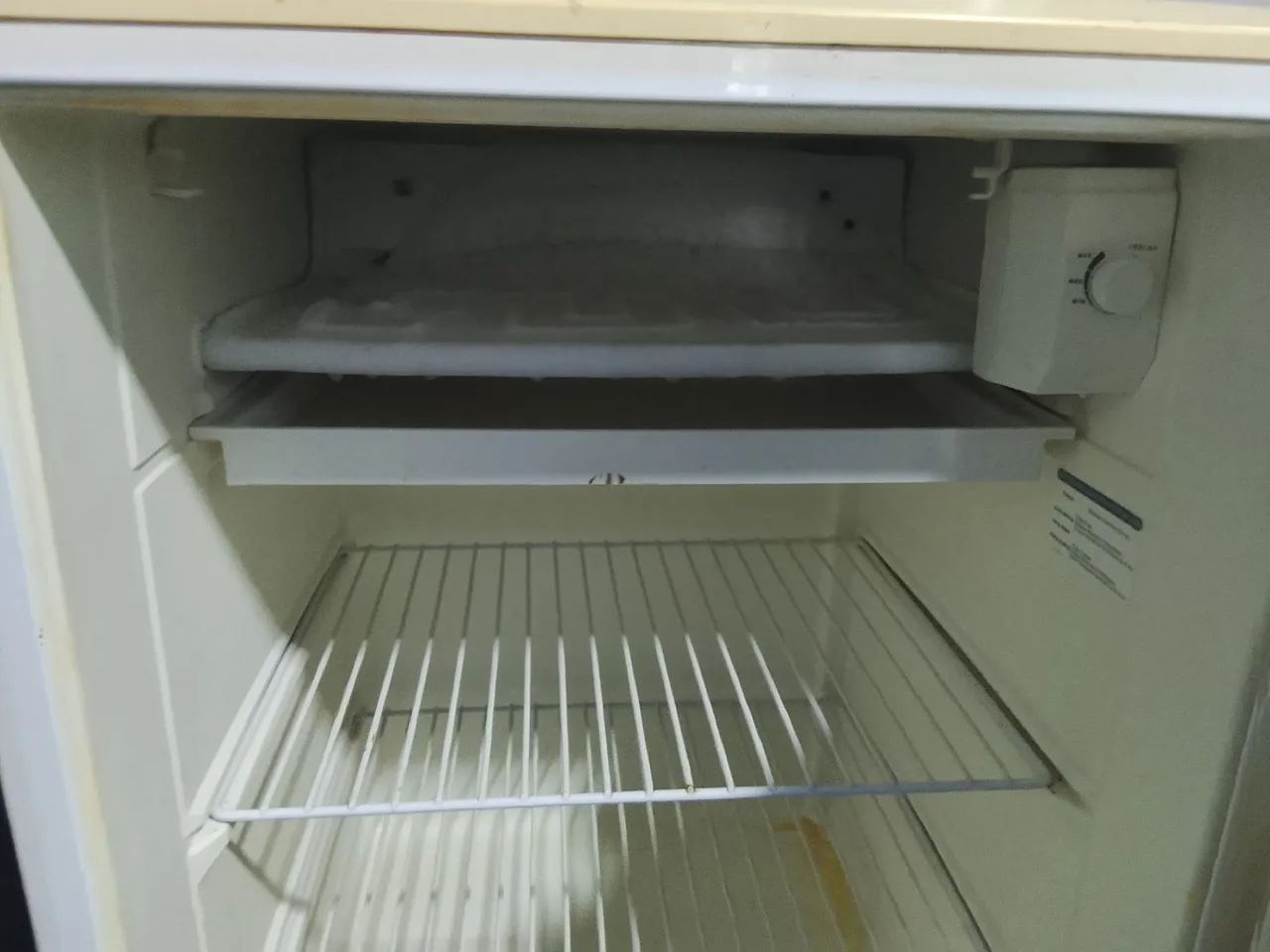 Frigobar ótimo pra bota no quarto  - Foto 3