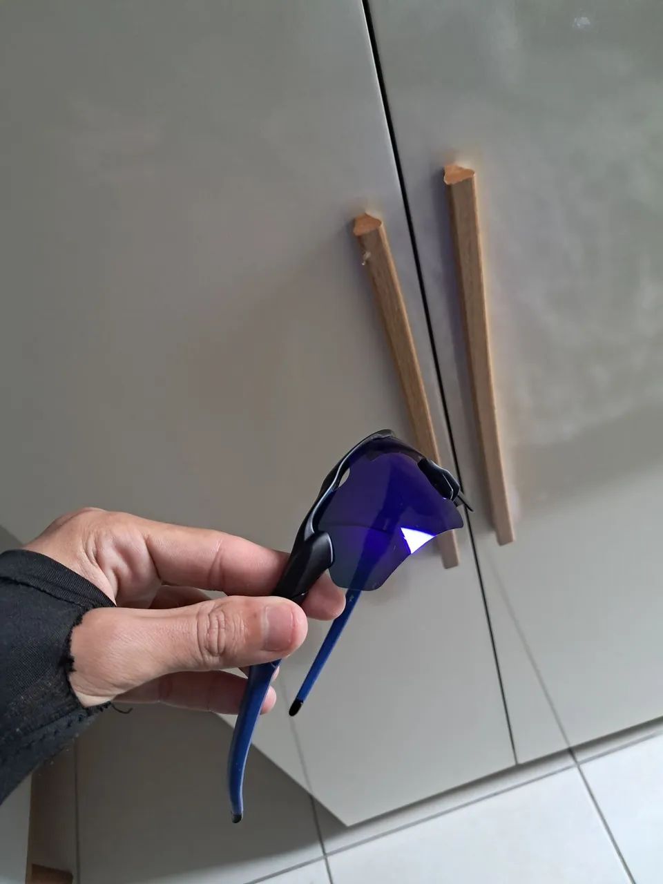 Óculos esportivo azul iridescente - Foto 4