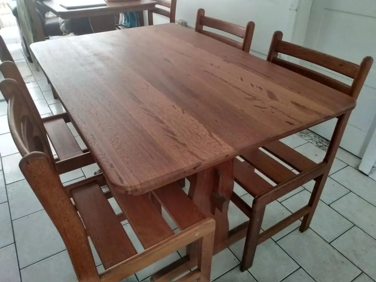Mesa com 4 cadeiras 
