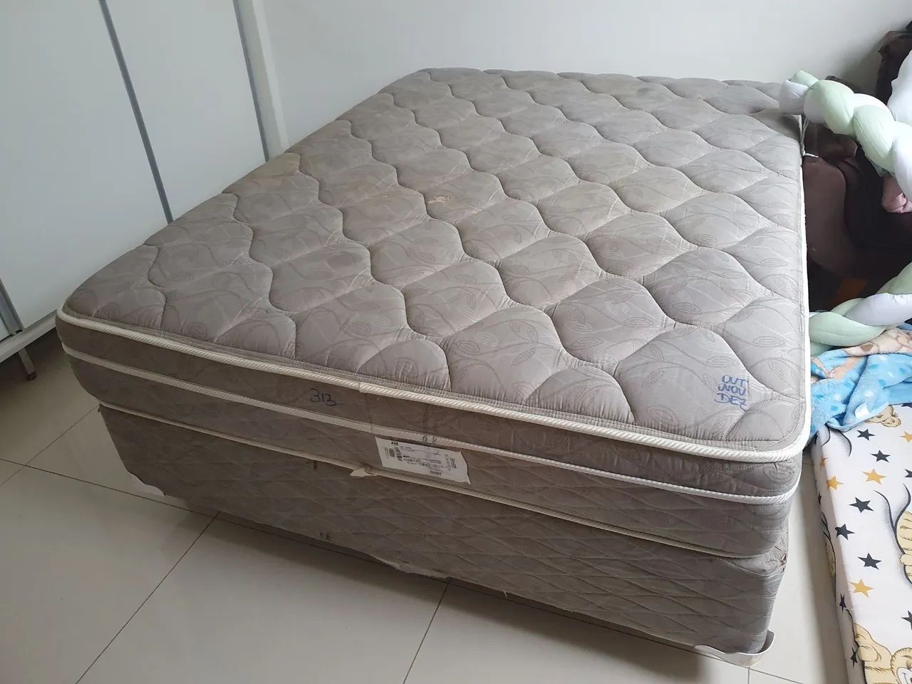 Cama Sofa e Mesa 4x cadeiras  - Foto 3