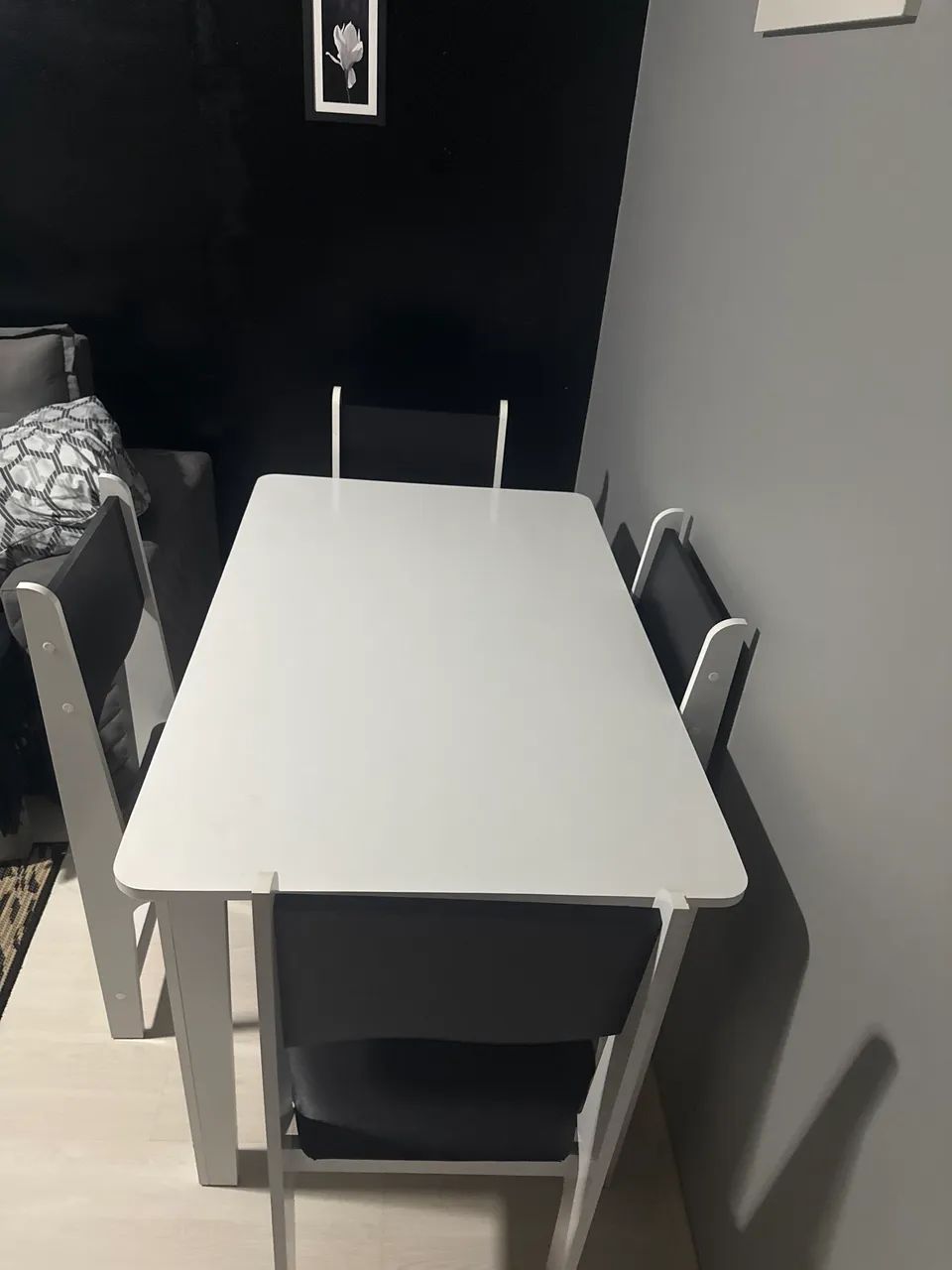 Jogo de Mesa Jantar 4 cadeiras Branco/Preto 