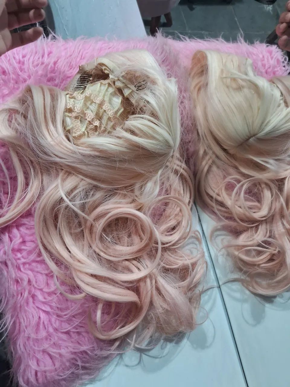 Peruca loiro platinado pontas rosadas marim Cosplay  - Foto 2
