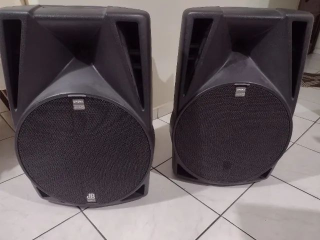 PAR de Caixas Acusticas Ativa de 15 polegadas 400W - DB Technologies Opera 405D