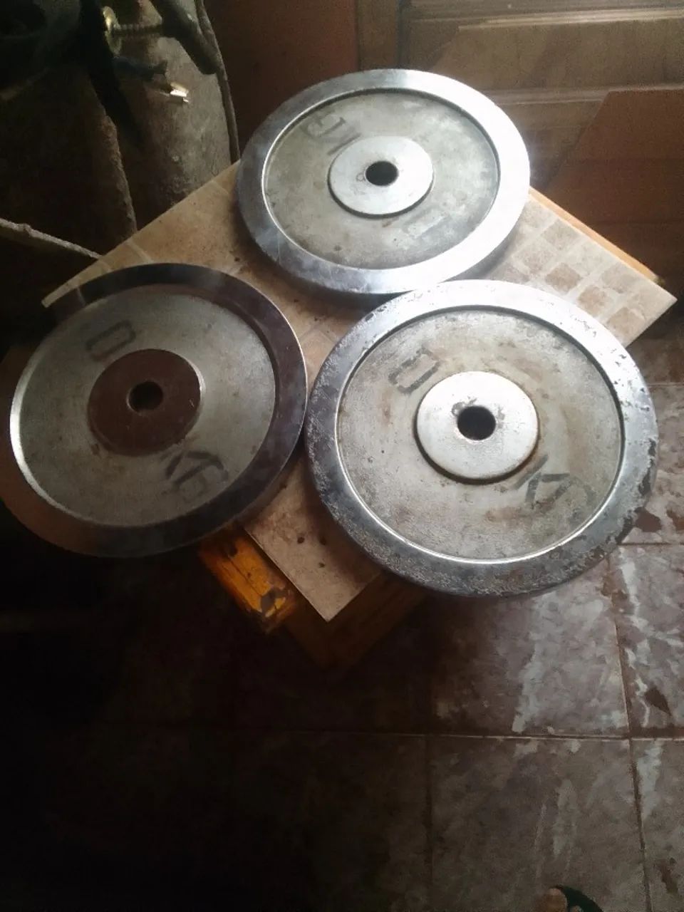 Vendo 5 anilhas acromada de 10kios cada total 50 kilos - Foto 3