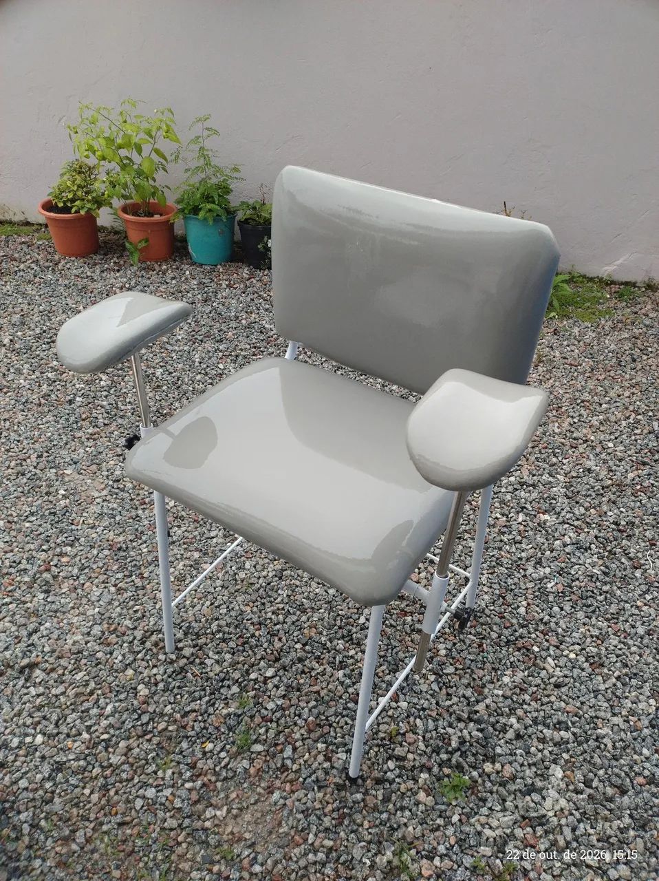 Cadeira com encosto de braço ajustável 
