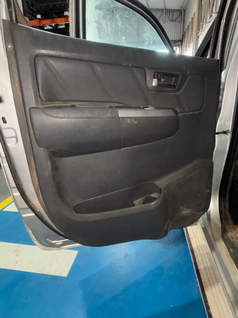 Forro de porta Tras L/E + botão comando de vidro Hilux 2014