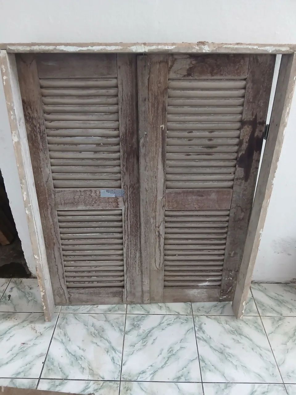 Janela de madeira pra quarto e excelente estado 