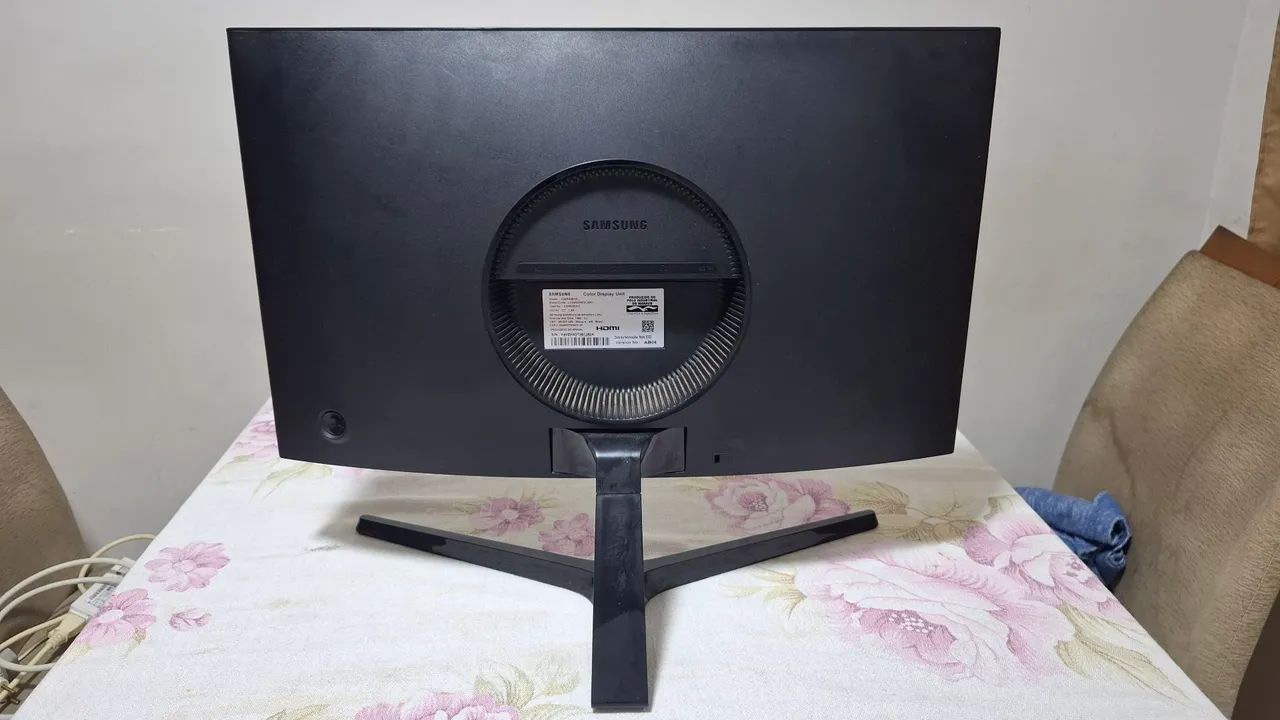 Samsung Odyssey CRG5 de 24 polegadas curvo. - Foto 3