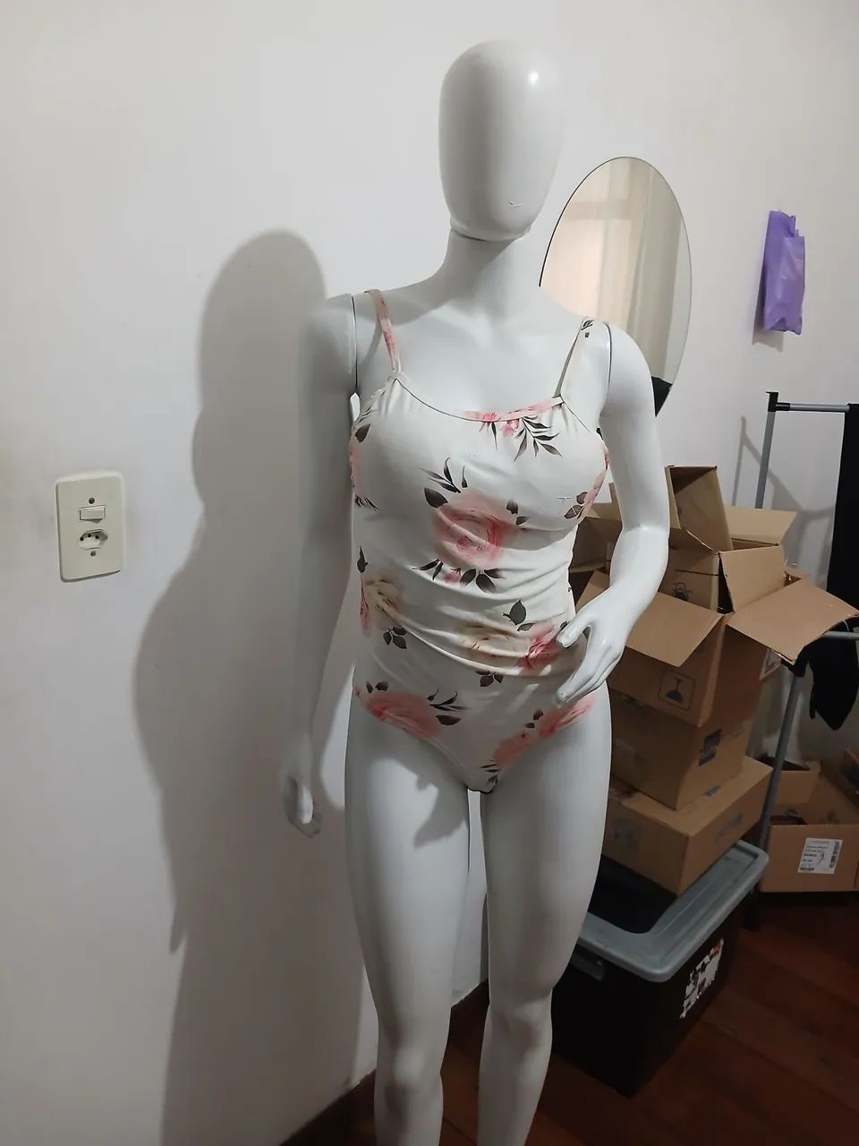 Manequim Branco Cabeça de Ovo com 3 Braços  - Foto 4