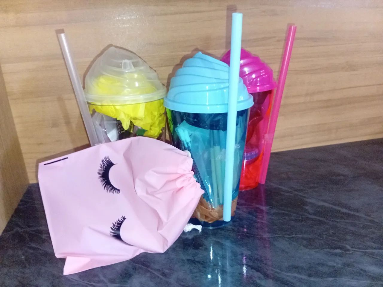 Copo Surpresa Com Itens de Maquiagem  - Foto 3