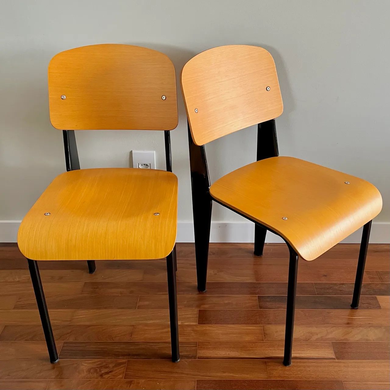 Cadeiras Standard Jean Prouvé