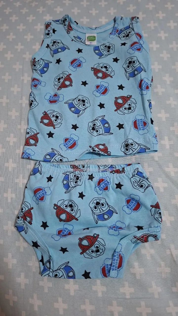 Conjunto de camiseta e shortinho P