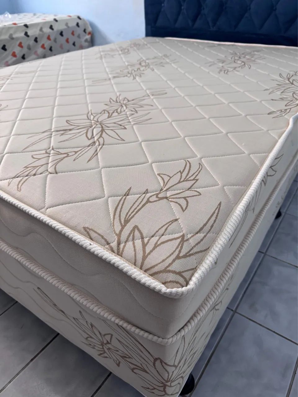 Cama box casal + 2 travesseiros de brinde  - Foto 2