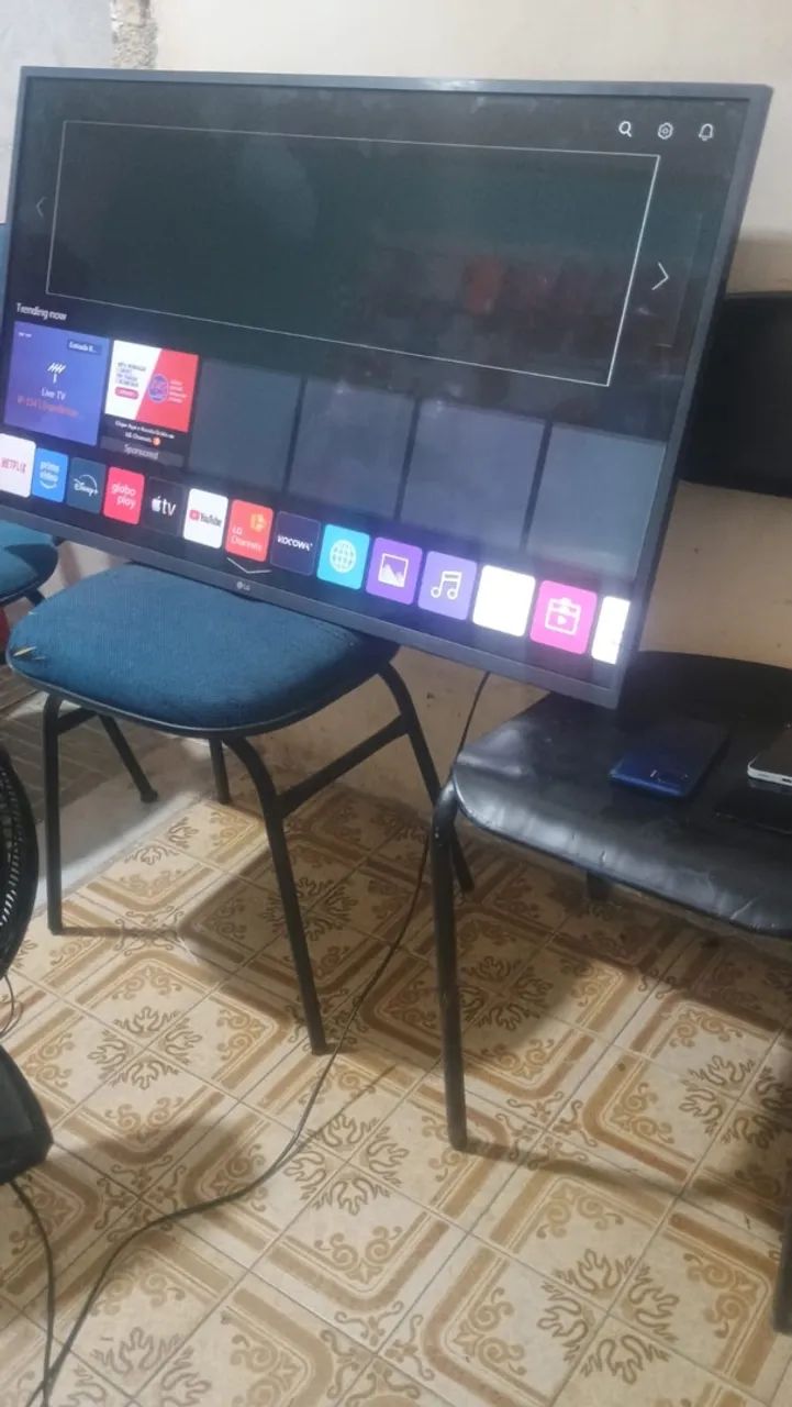 Tv LG 43 polegadas smart  Vai com suporte de parede grátis