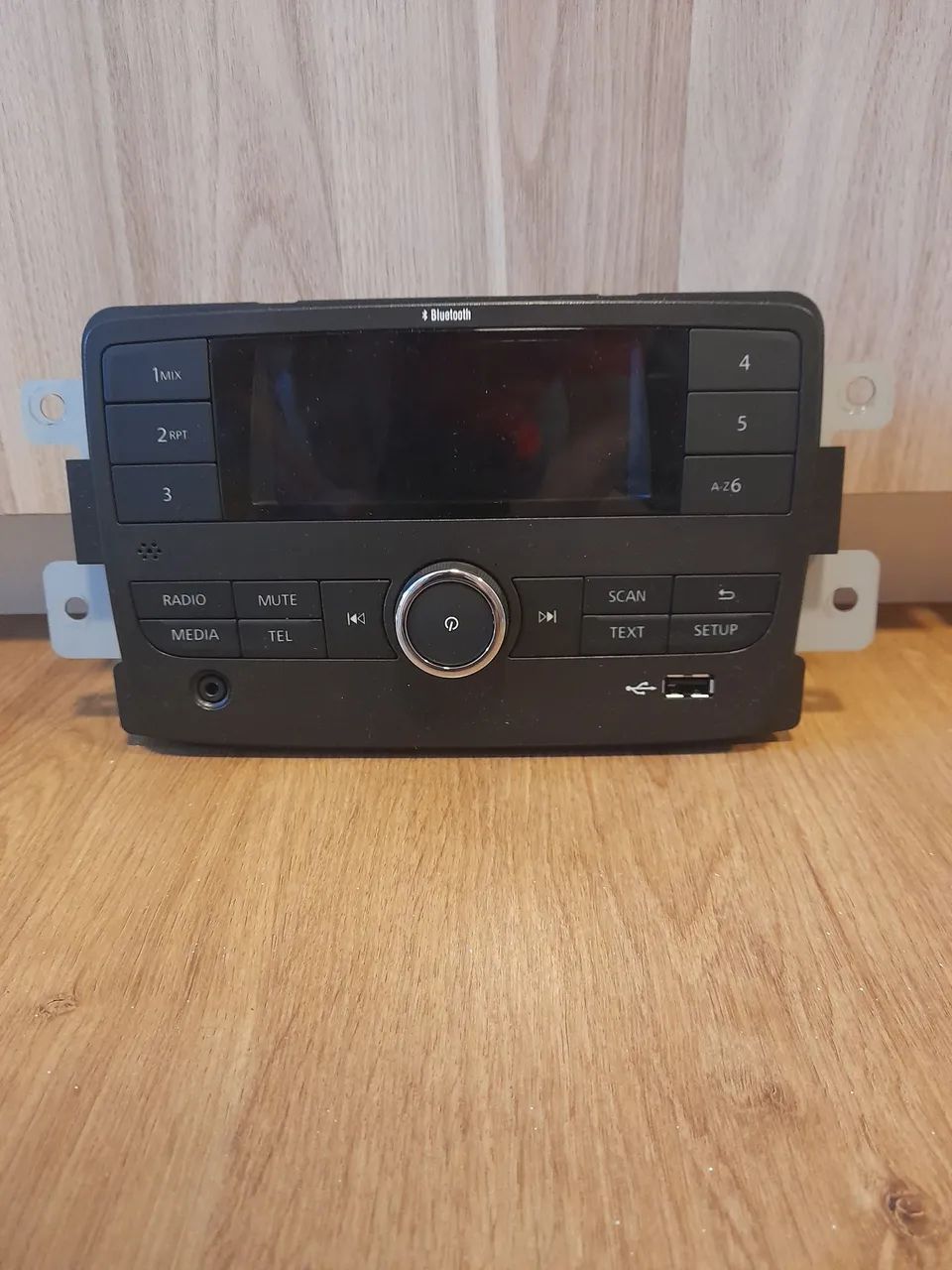Radio original Kwid com USB e Bluetooth sem uso