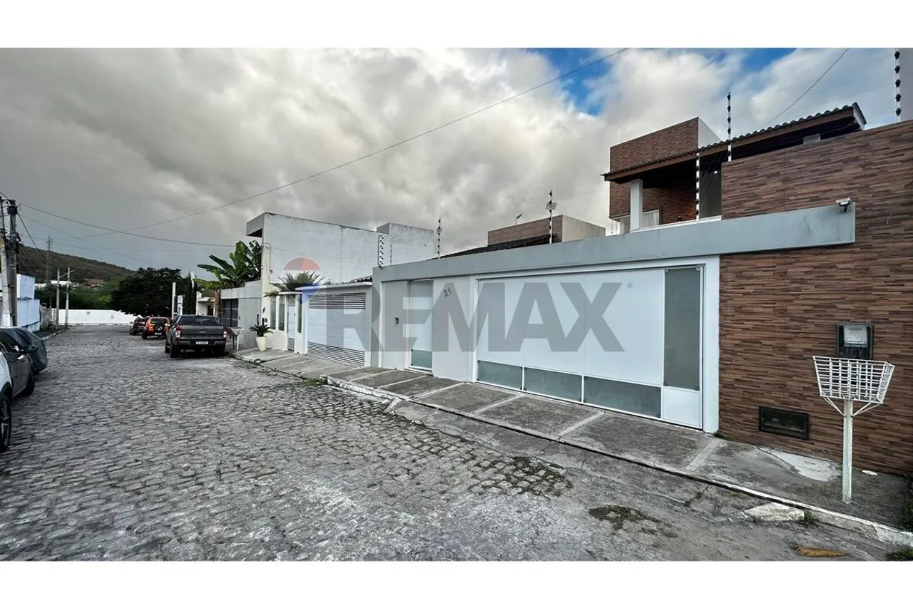 VENDO: Linda Casa com 3 amplas suítes - Foto 2