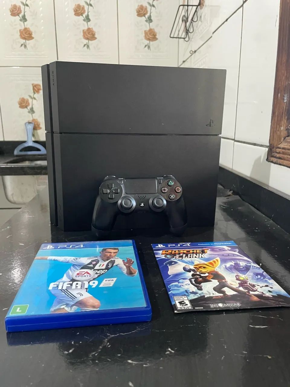 PlayStation 4 (PS4) 