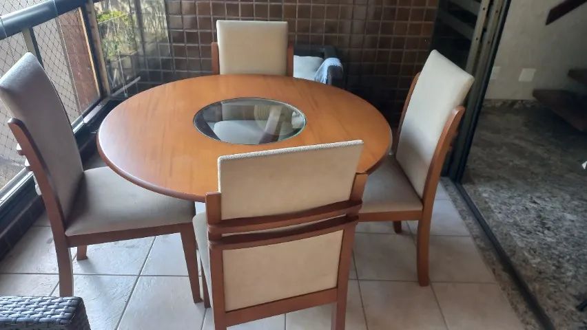 Mesa redonda com 4 cadeiras65082643498497122