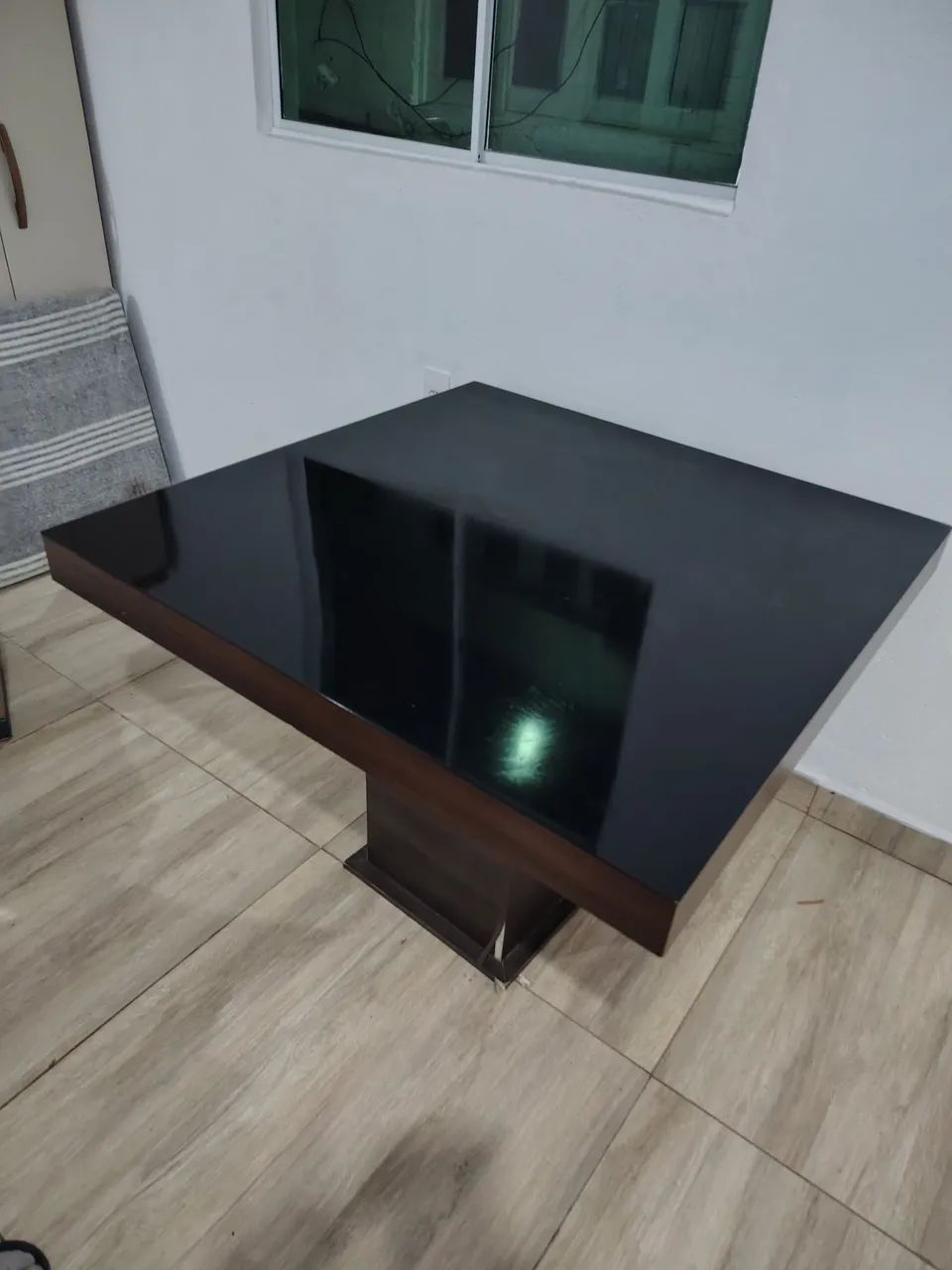 Mesa MDF e vidro 350 com 4 cadeiras