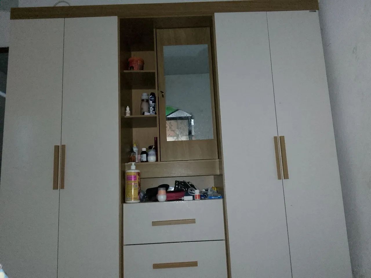 Guarda roupa 4 portas e 3 gavetas  - Foto 2