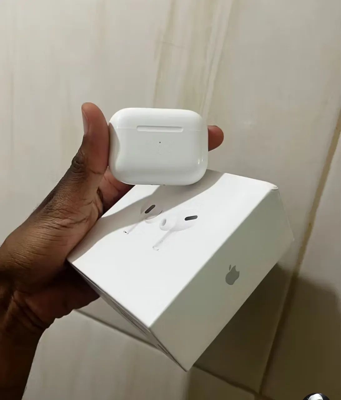 Air pods pro 2° geração Original Apple - Fones de Ouvido - Velha