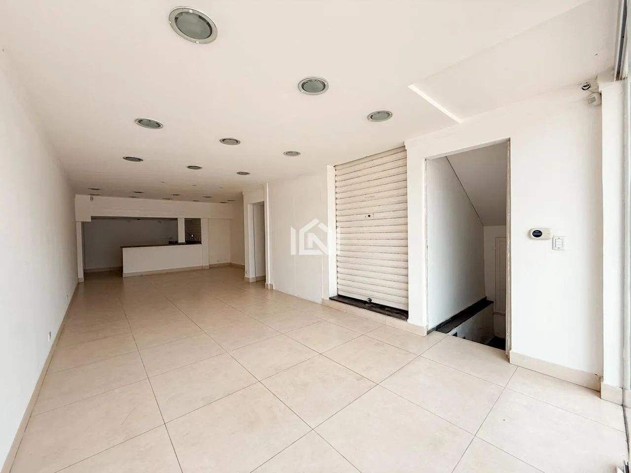 Sala comercial térrea para Locação no miolo da Granja Viana - Foto 2