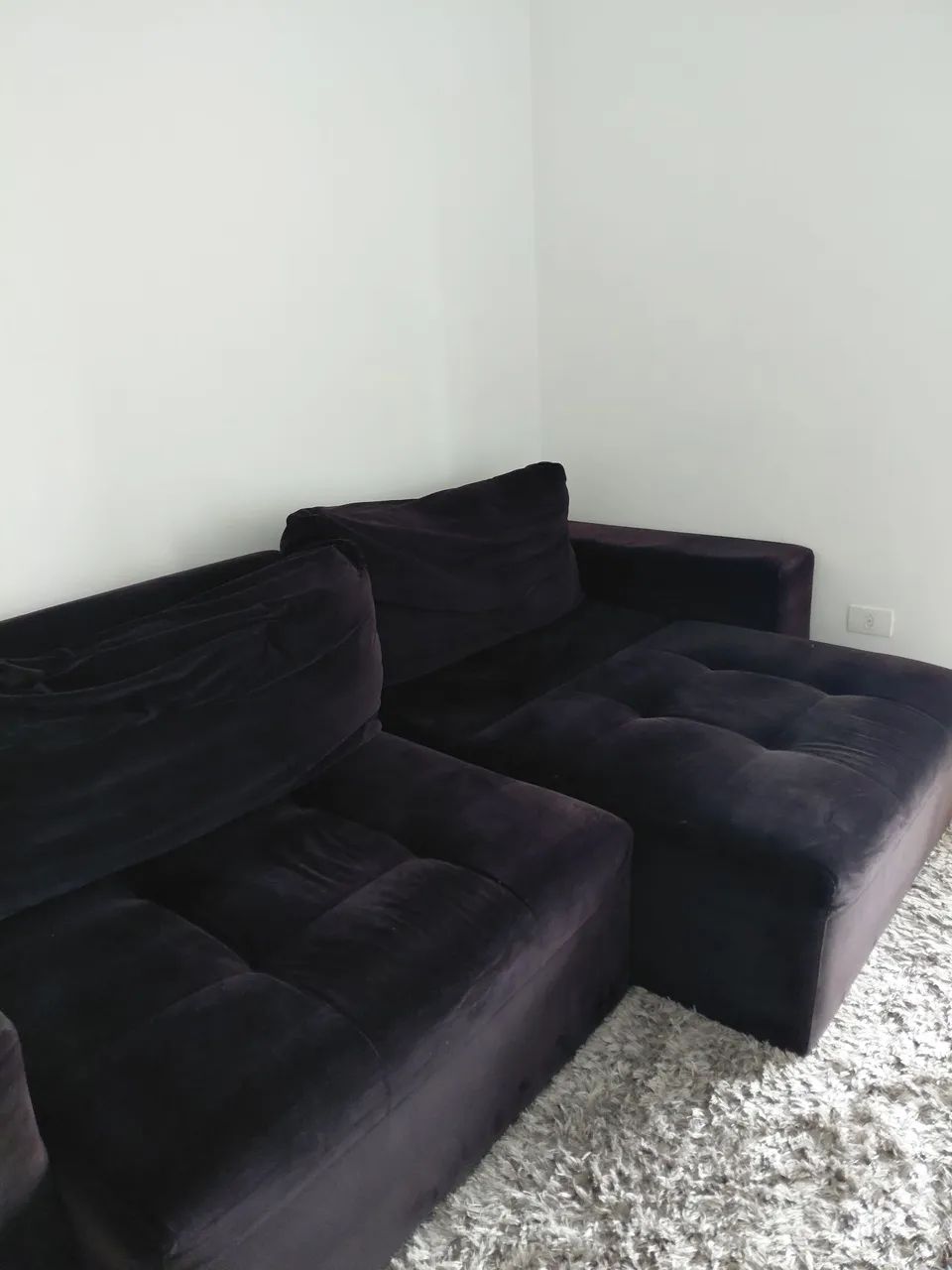 Vendo sofá preto usado tamanho 2,50cm de comprimento (retrátil) - Foto 3