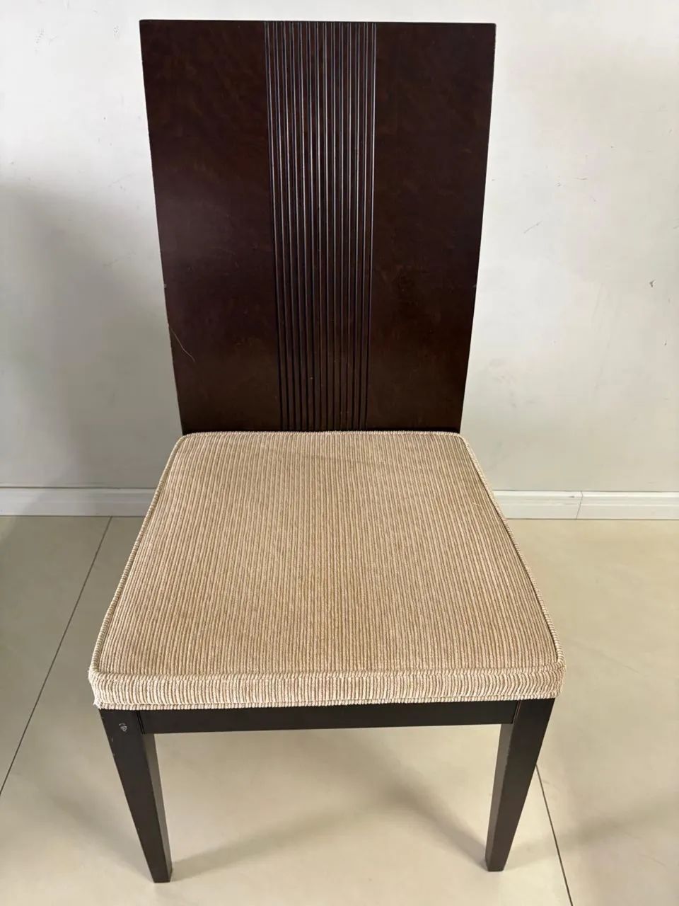 Mesa de Madeira com Tampo de Vidro de 8 Lugares - Foto 2