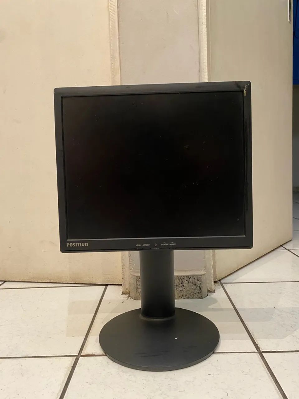 ? Monitor Positivo 10? Ajustável | Compacto, Clássico e em Bom Estado! - Foto 5