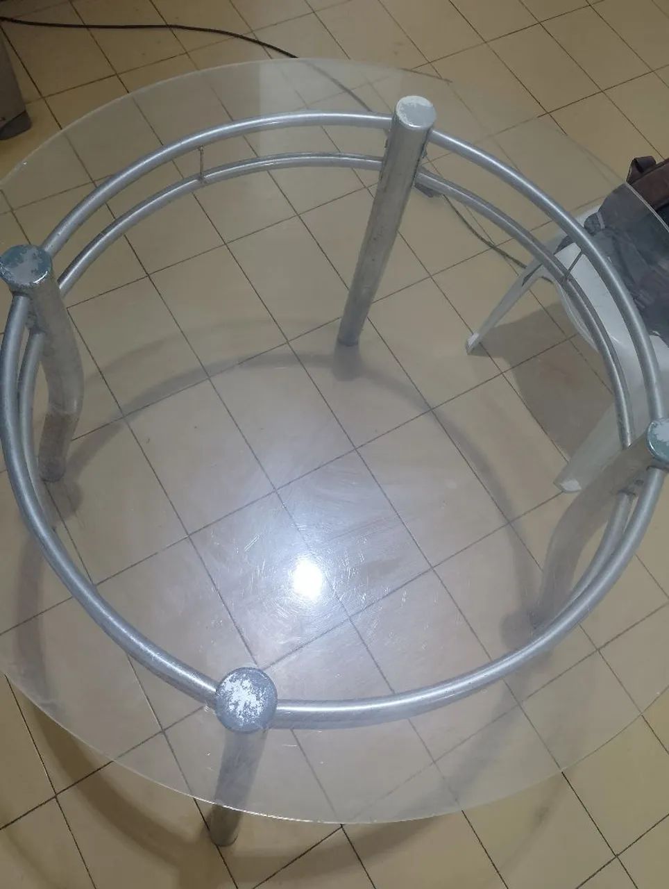 Mesa com tampo de vidro 
