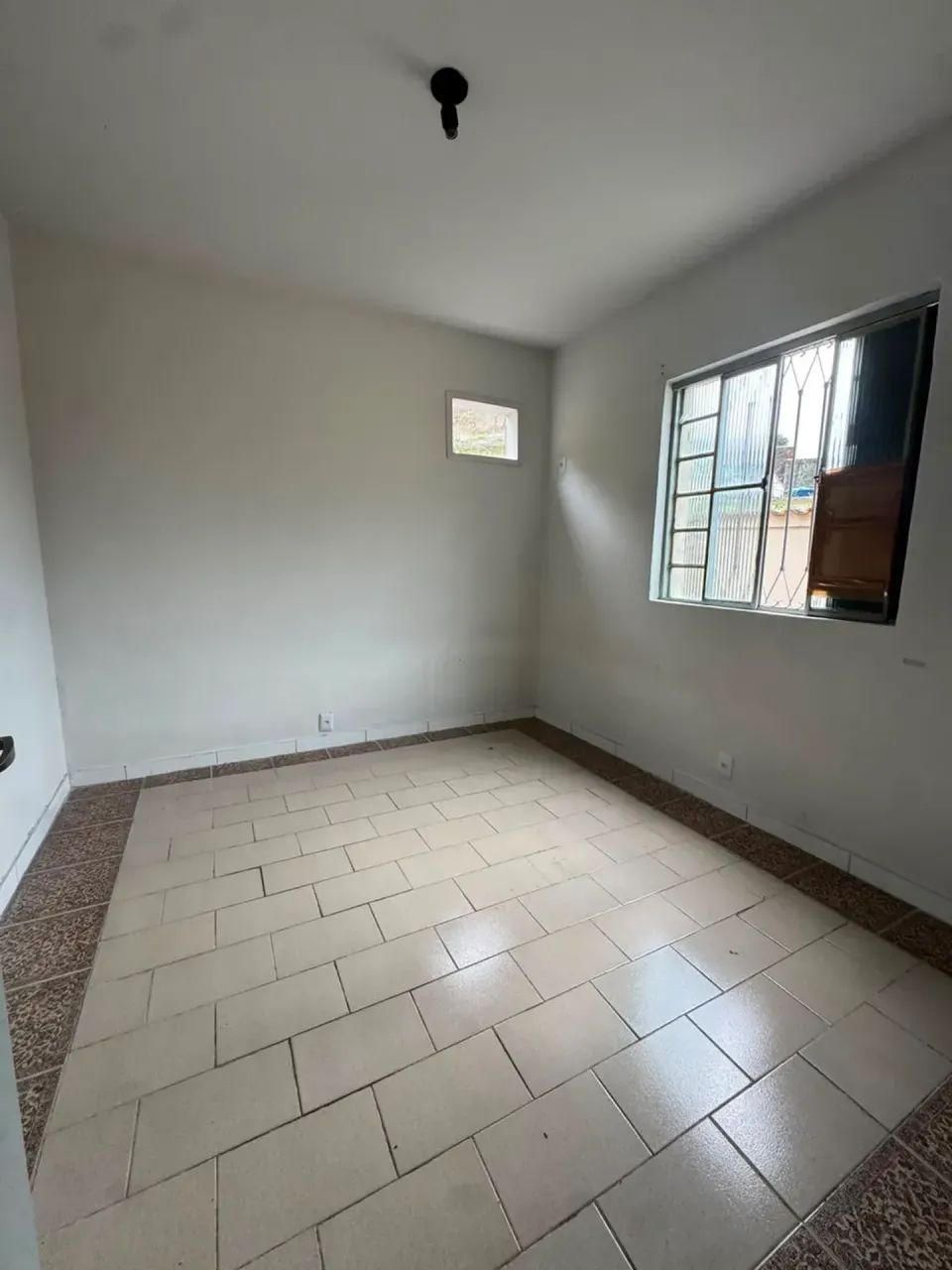 CASA LINEAR 2 QUARTOS + QUINTAL + GARAGEM | ROCHA - Foto 2