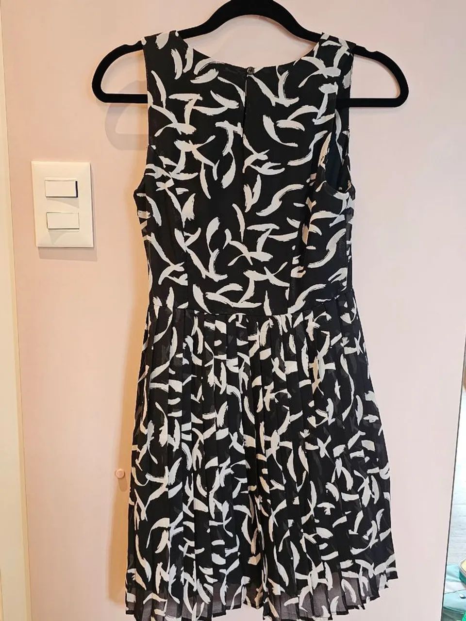 Vestido GAP preto e branco - pouco uso  - Foto 3