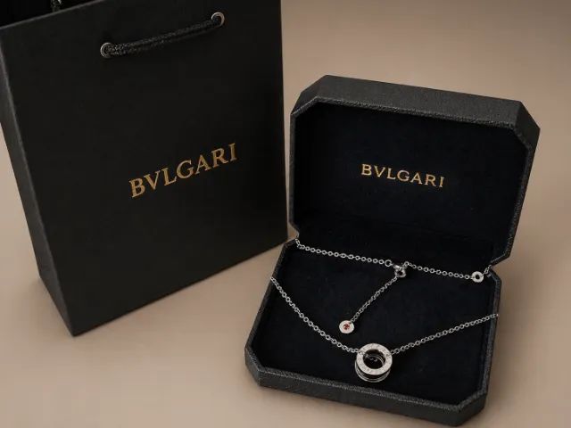 Colar modelo Bvlgari Save the Children com caixa e sacola