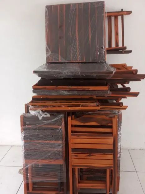 Conjunto de mesa e quatro cadeiras dobráveis para bar e restaurante - Foto 2