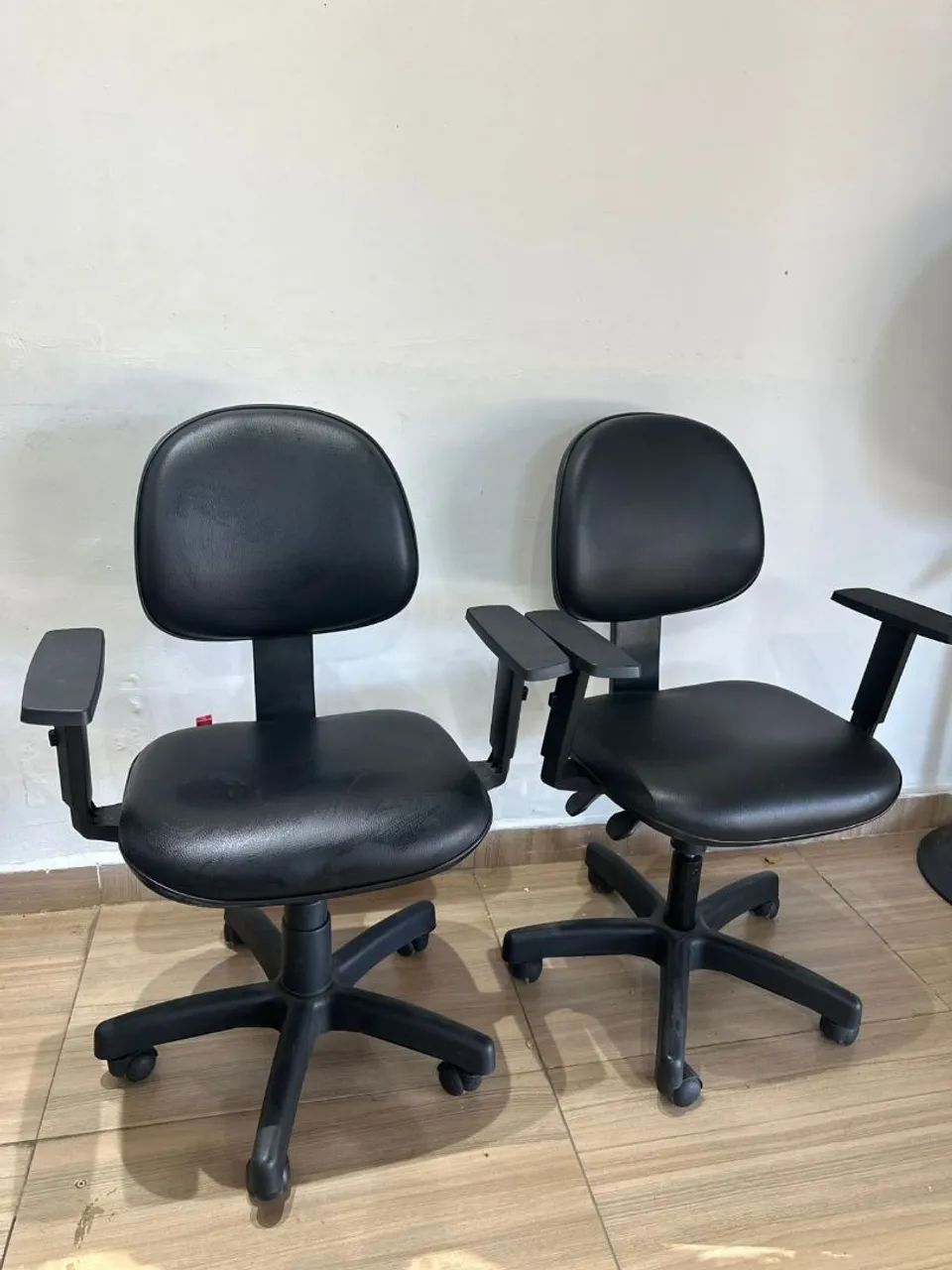 Cadeiras profissional pretas  - Foto 3